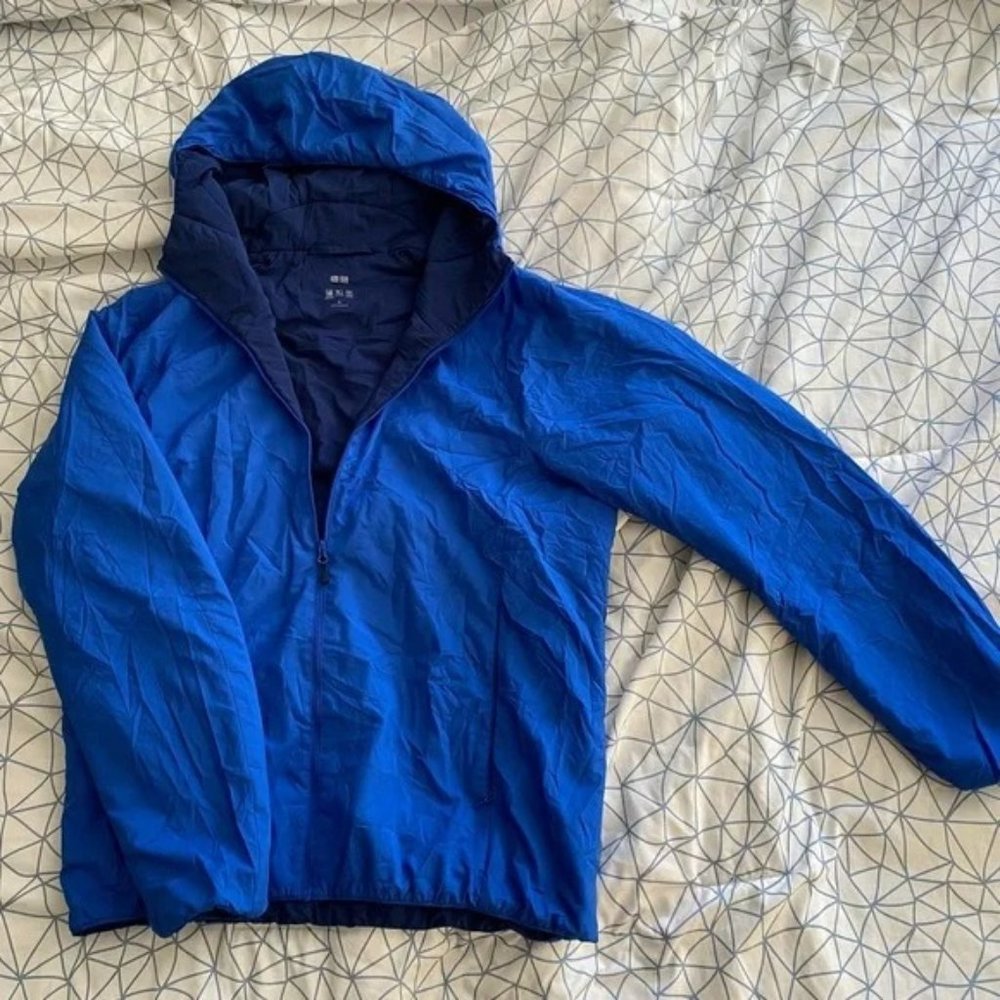 Uniqlo Men’s medium puff jacket in royal blue
